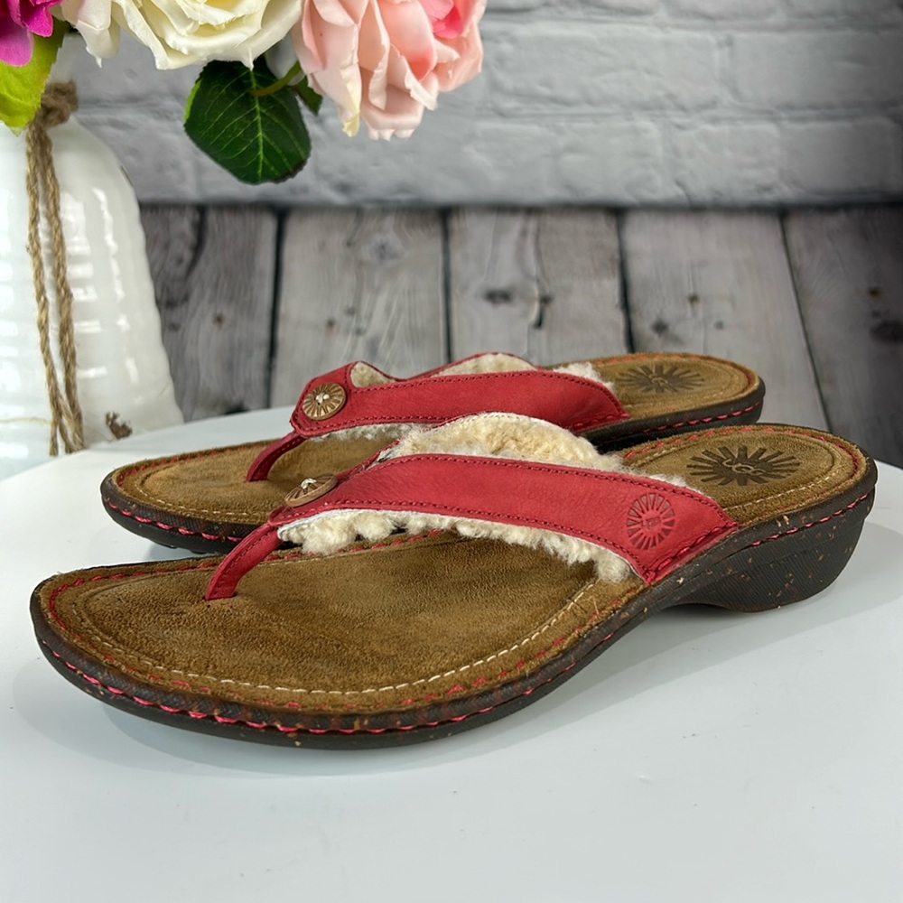 UGG HAMOA Red Nubuck Leather Shearling-Lined Thong Sandals